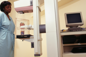 Educación en salud según Vinicius Tadeu Sattin Rodrigues: cómo abordar la mamografía sin miedo y fomentar la prevención.