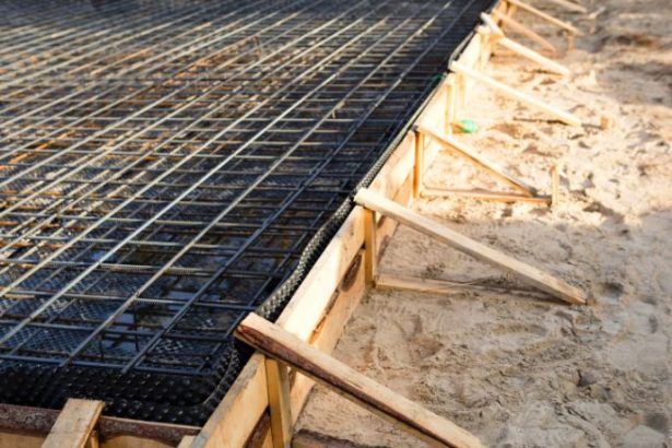 Valderci Malagosini Machado detalla las etapas, los cuidados técnicos y las buenas prácticas para la correcta ejecución de losas treliçadas en la construcción.